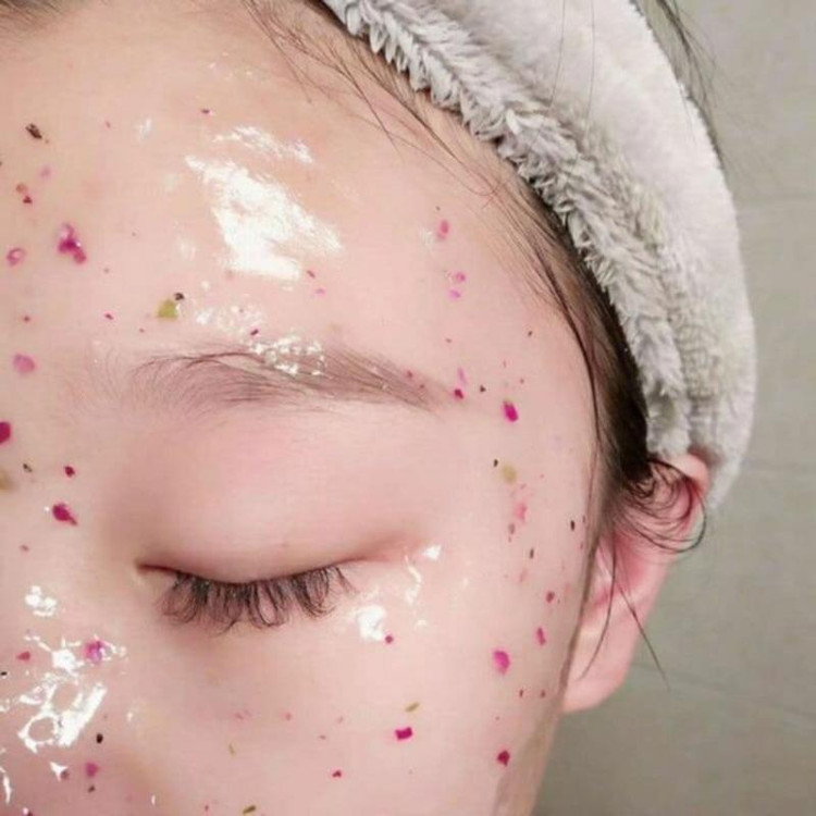 ماسک هیدروژلی گلبرگ گل رز حجم 500 گرمی