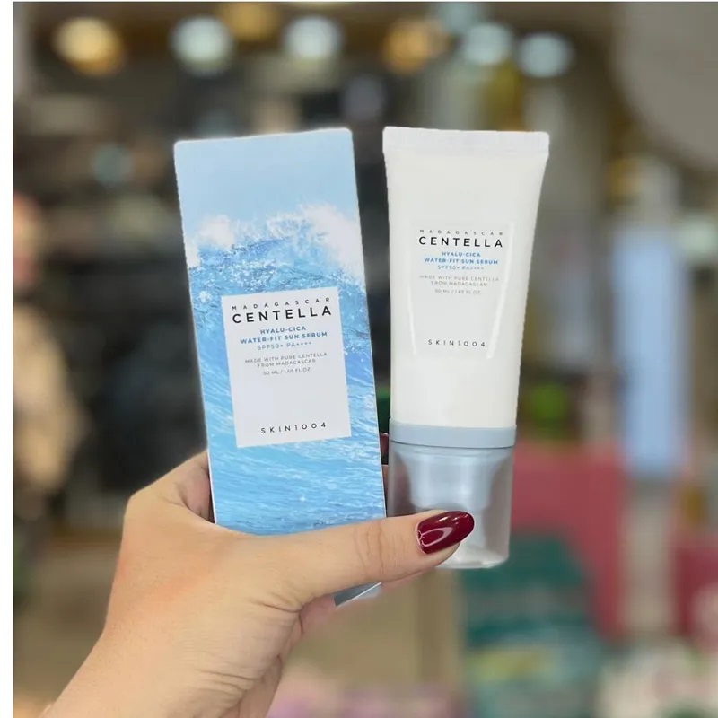 کرم ضد آفتاب بی رنگ سنتلا با SPF 50 حجم 50 میل