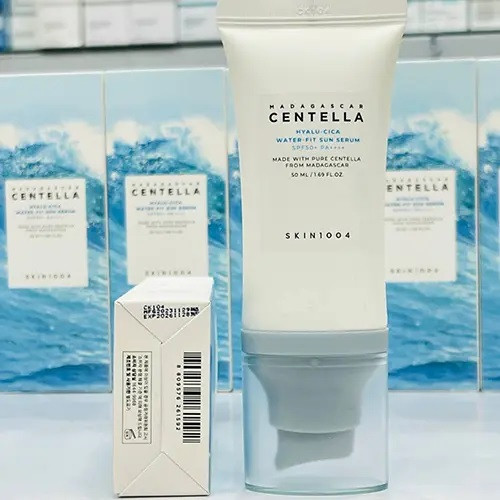 کرم ضد آفتاب بی رنگ سنتلا با SPF 50 حجم 50 میل